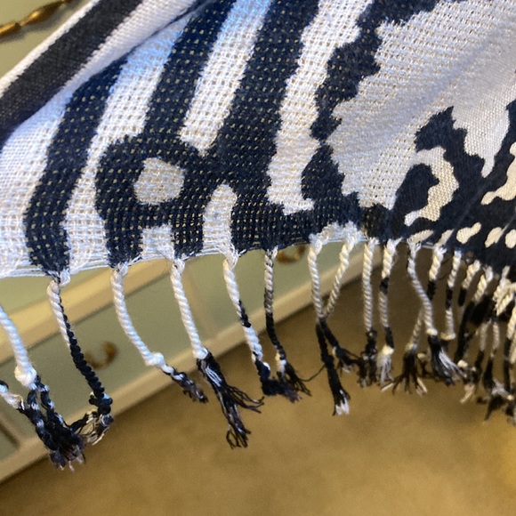 Scarf/Wrap - Picture 7 of 7